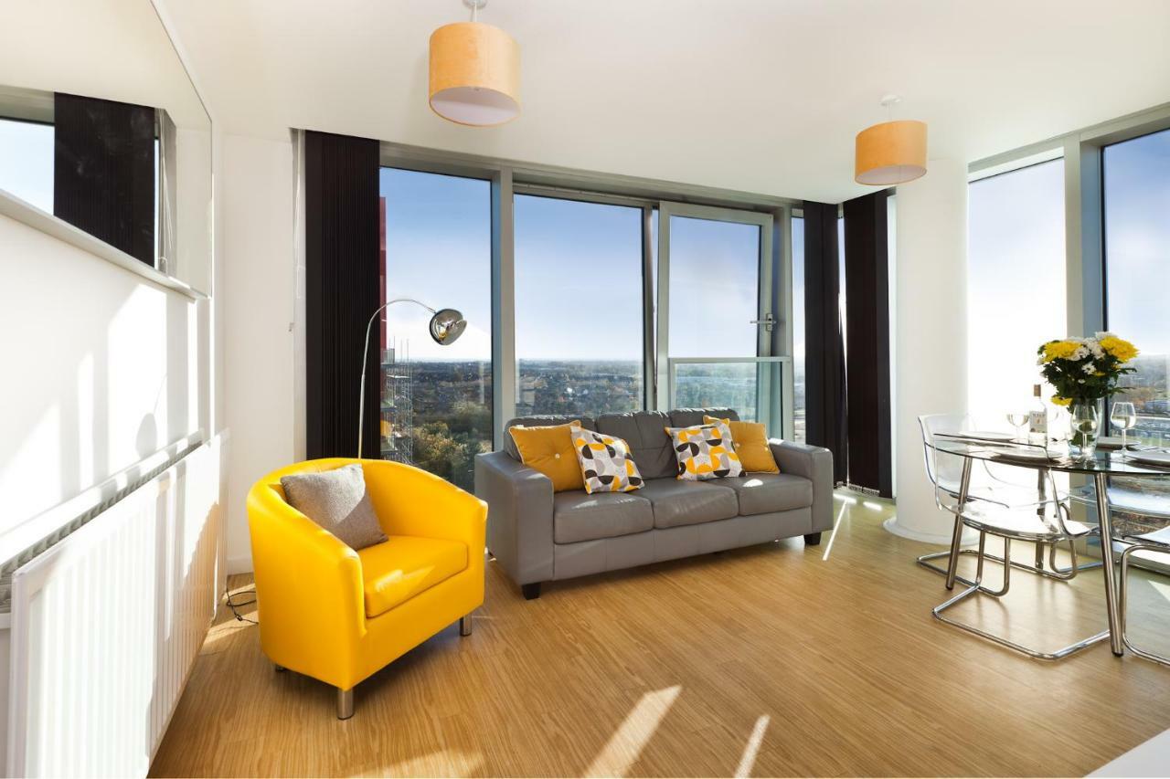 Luxury City Centre Apartment with Free Parking, Smart TV and Fast Wifi by  Yoko Property, Milton Keynes, UK 